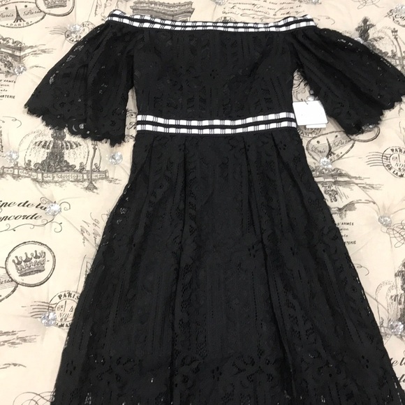🎁 Laundry By Shelli Segal Off-the-ShoulderLace Dress - Picture 5 of 8